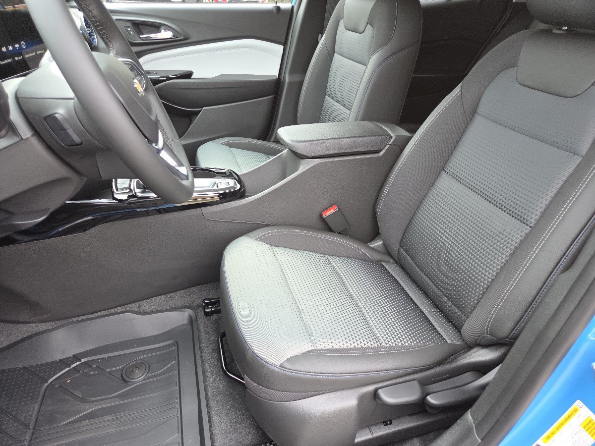 New 2026 Chevrolet Trax LT w/ LT Convenience Package FWD image 24