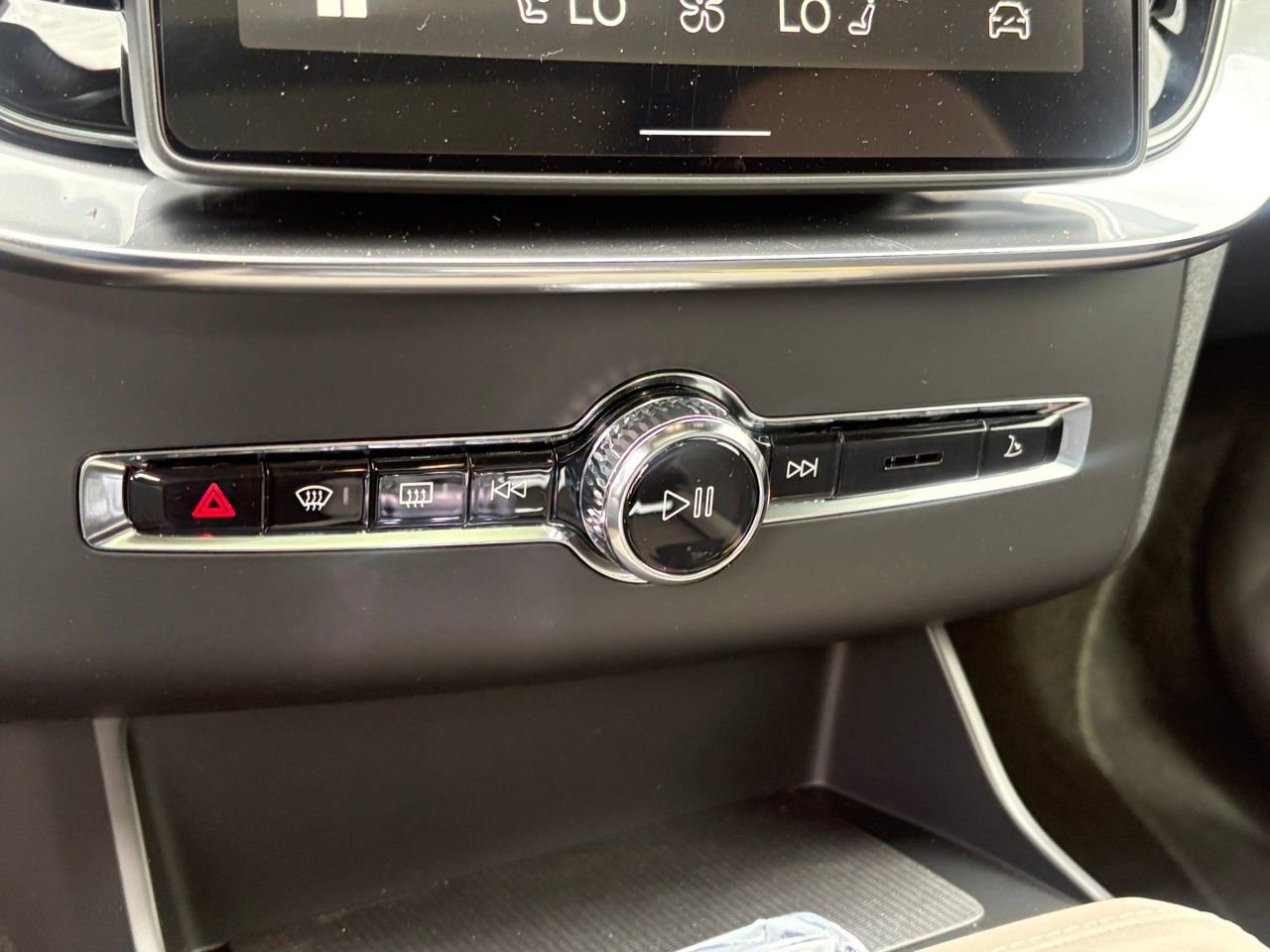 New 2026 Volvo XC90 T8 Ultra w/ Protection Package Premier image 17