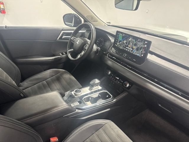 Used 2025 Mitsubishi Outlander SE FWD image 25