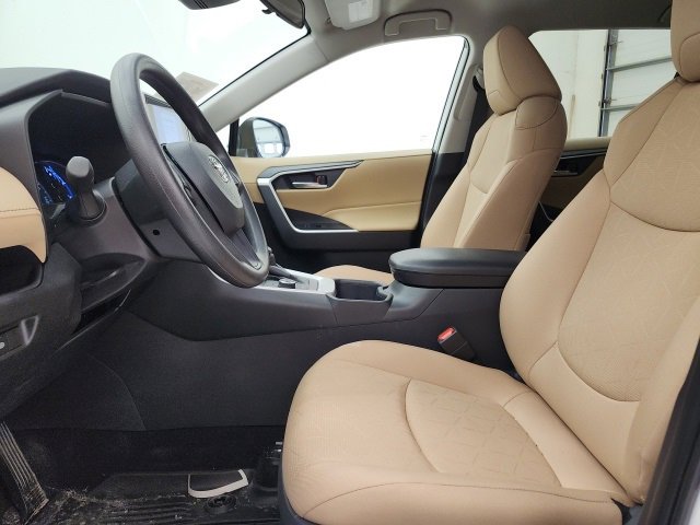 Used 2025 Toyota RAV4 XLE image 15