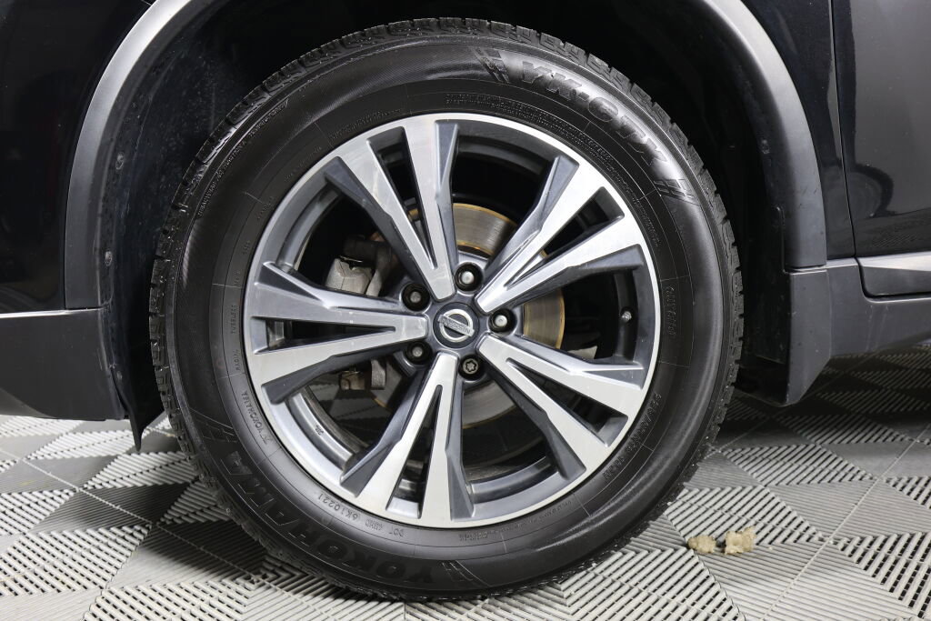 Used 2017 Nissan Rogue SL image 9