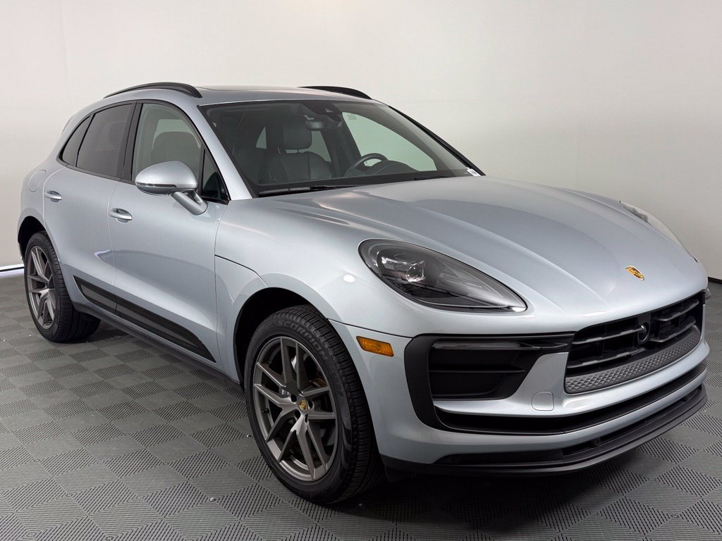 Certified 2025 Porsche Macan AWD/4WD image 9