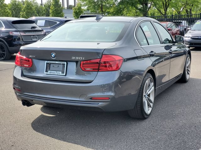 Used 2018 BMW 330i xDrive Sedan w/ Convenience Package AWD/4WD image 4