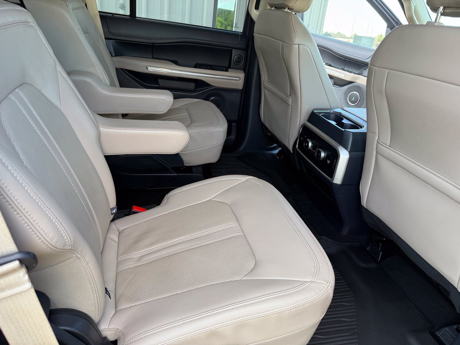 Used 2024 Ford Expedition Limited RWD image 20