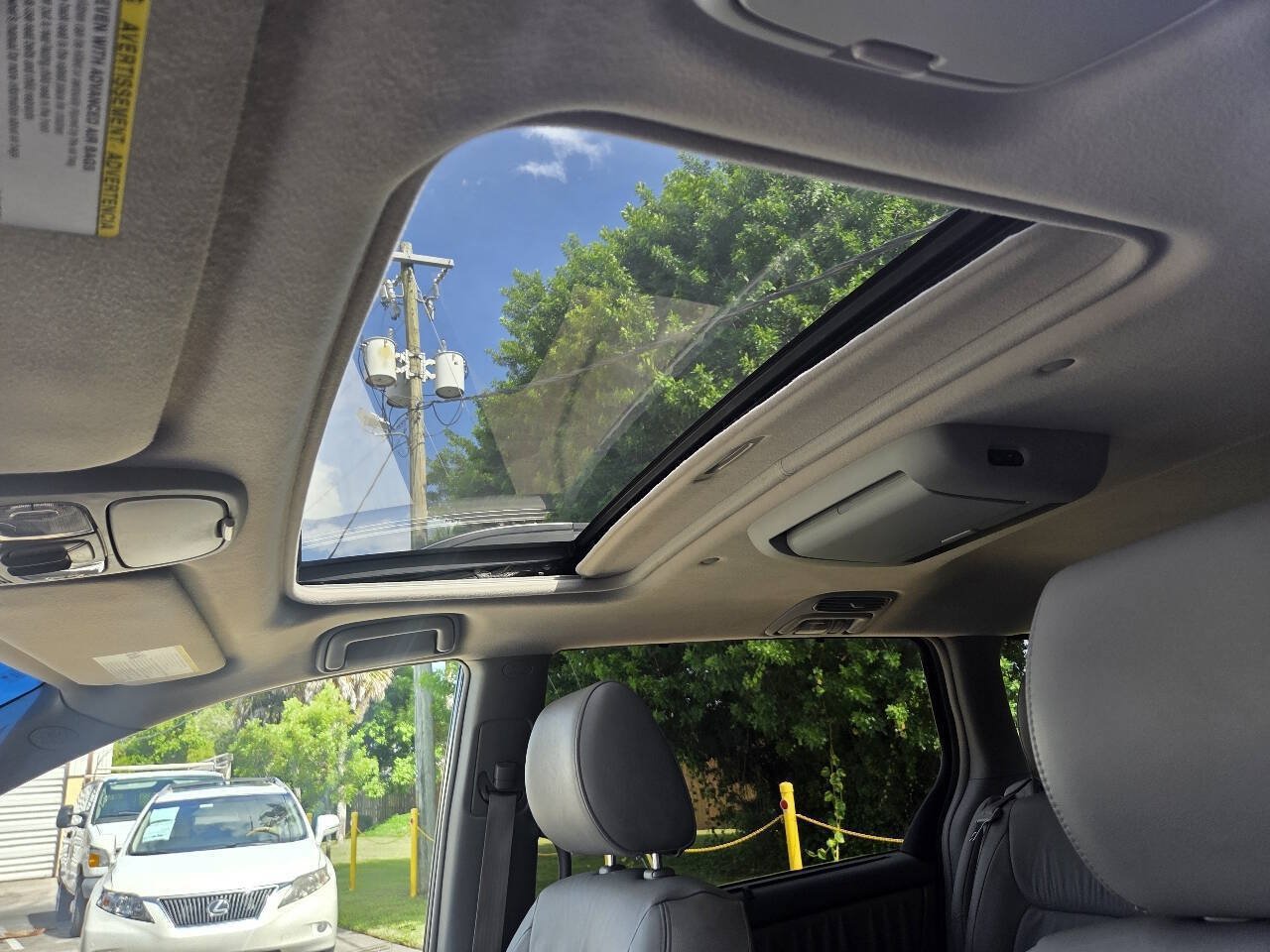 Used 2010 Toyota Sienna XLE Limited FWD image 12