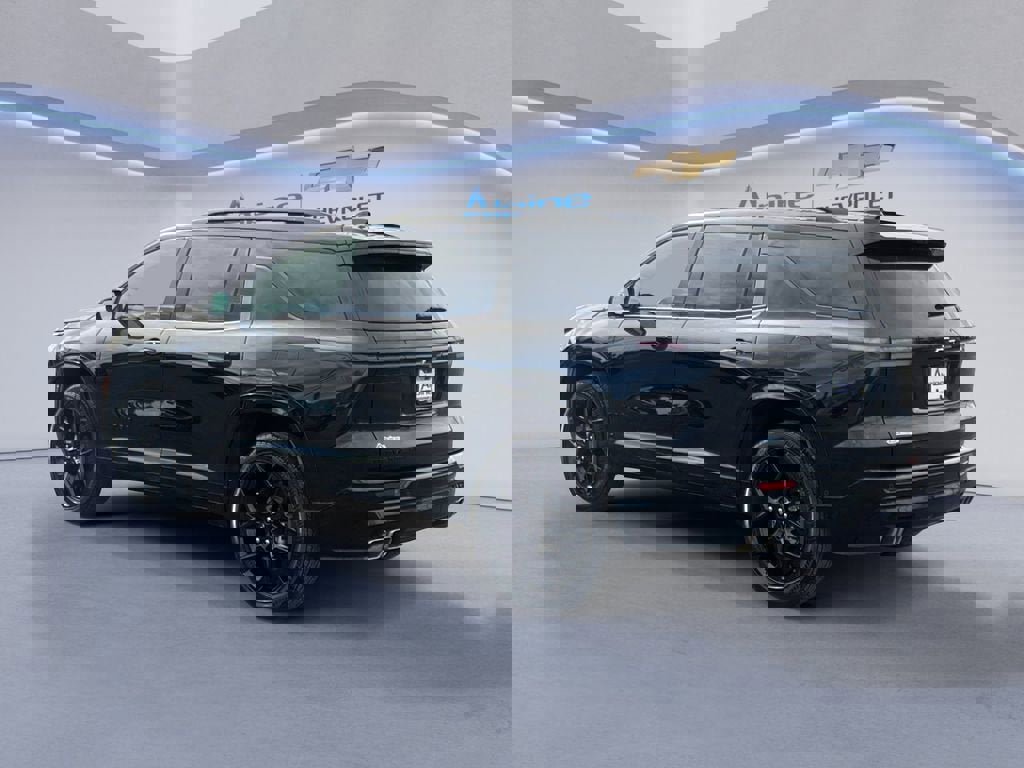 Used 2025 Chevrolet Traverse RS image 3