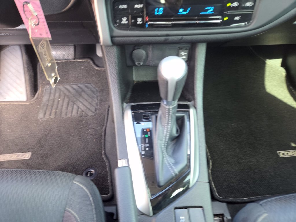 Certified 2018 Toyota Corolla LE FWD image 27