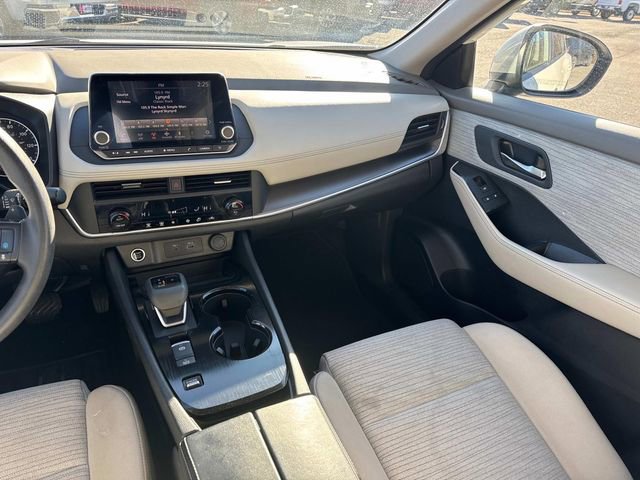 Used 2023 Nissan Rogue SV image 18