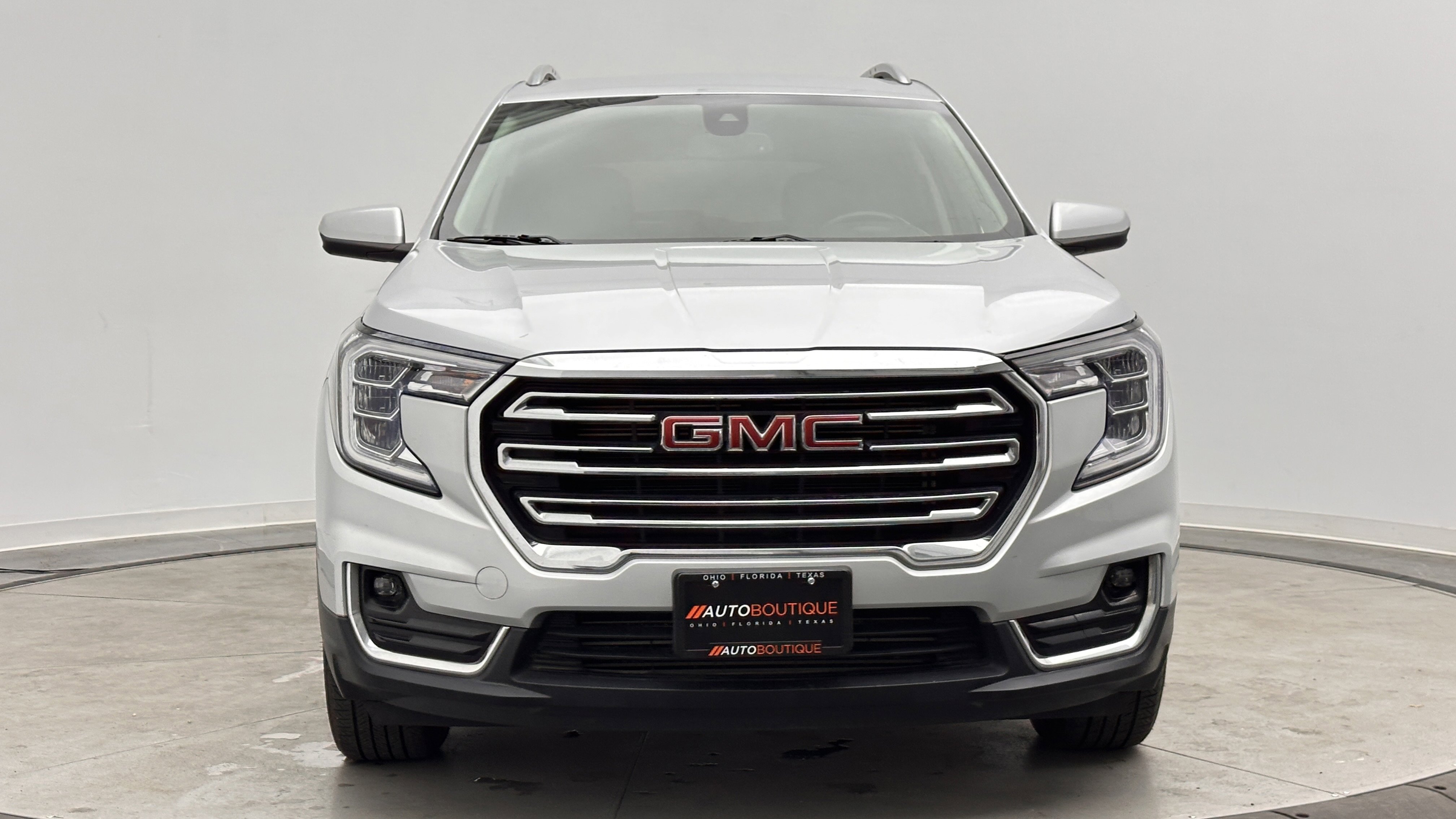 Used 2022 GMC Terrain SLT image 2