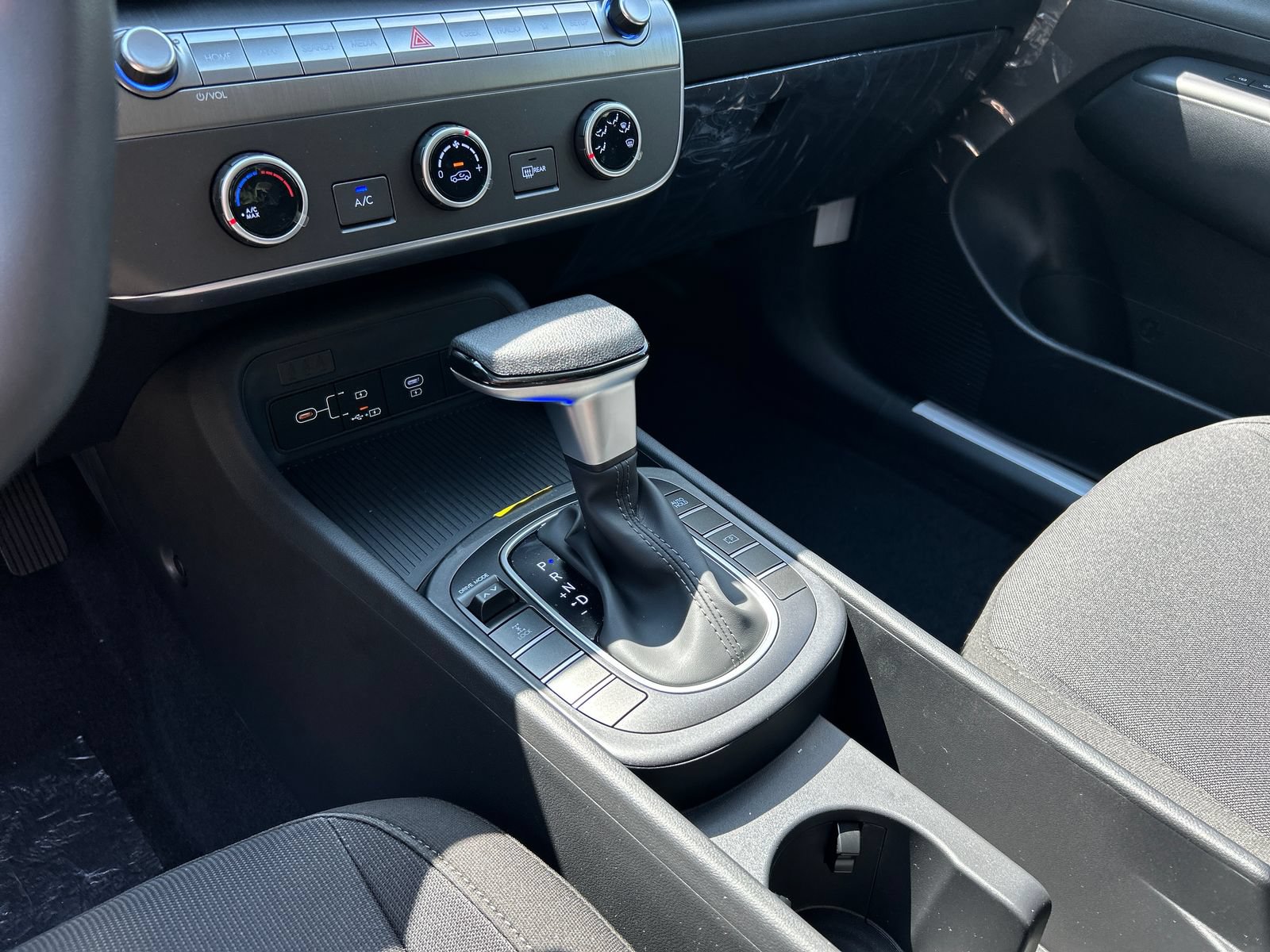 New 2027 Hyundai Kona SE AWD/4WD image 14
