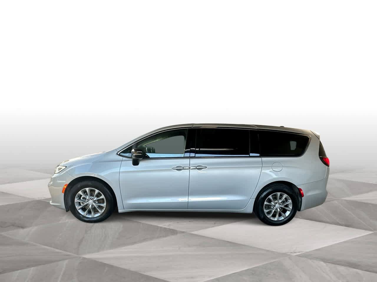 Used 2026 Chrysler Pacifica Limited FWD image 5