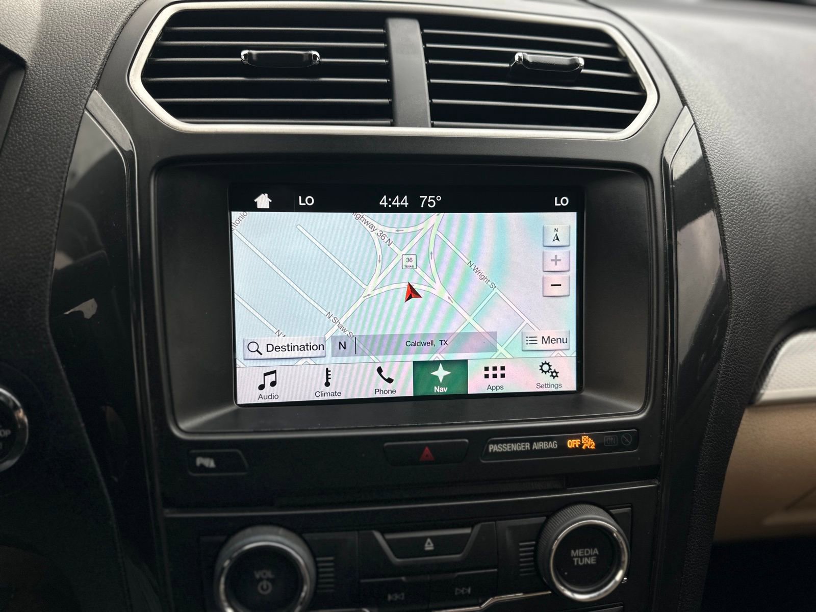 Used 2017 Ford Explorer XLT w/ Equipment Group 202A image 5