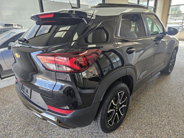 Used 2022 Chevrolet TrailBlazer ACTIV w/ Technology Package AWD/4WD image 2