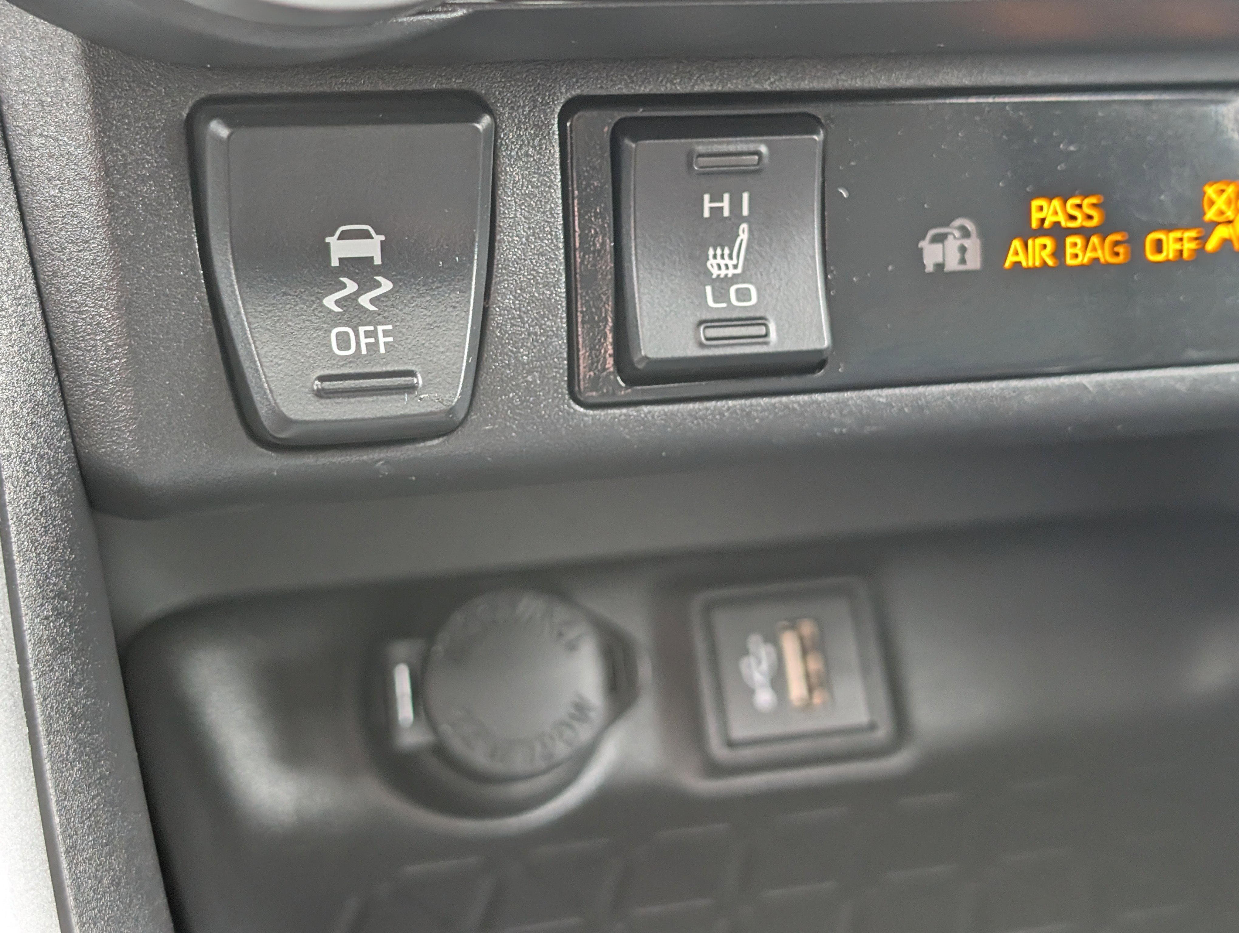 Used 2024 Toyota RAV4 SE w/ Convenience Package image 26