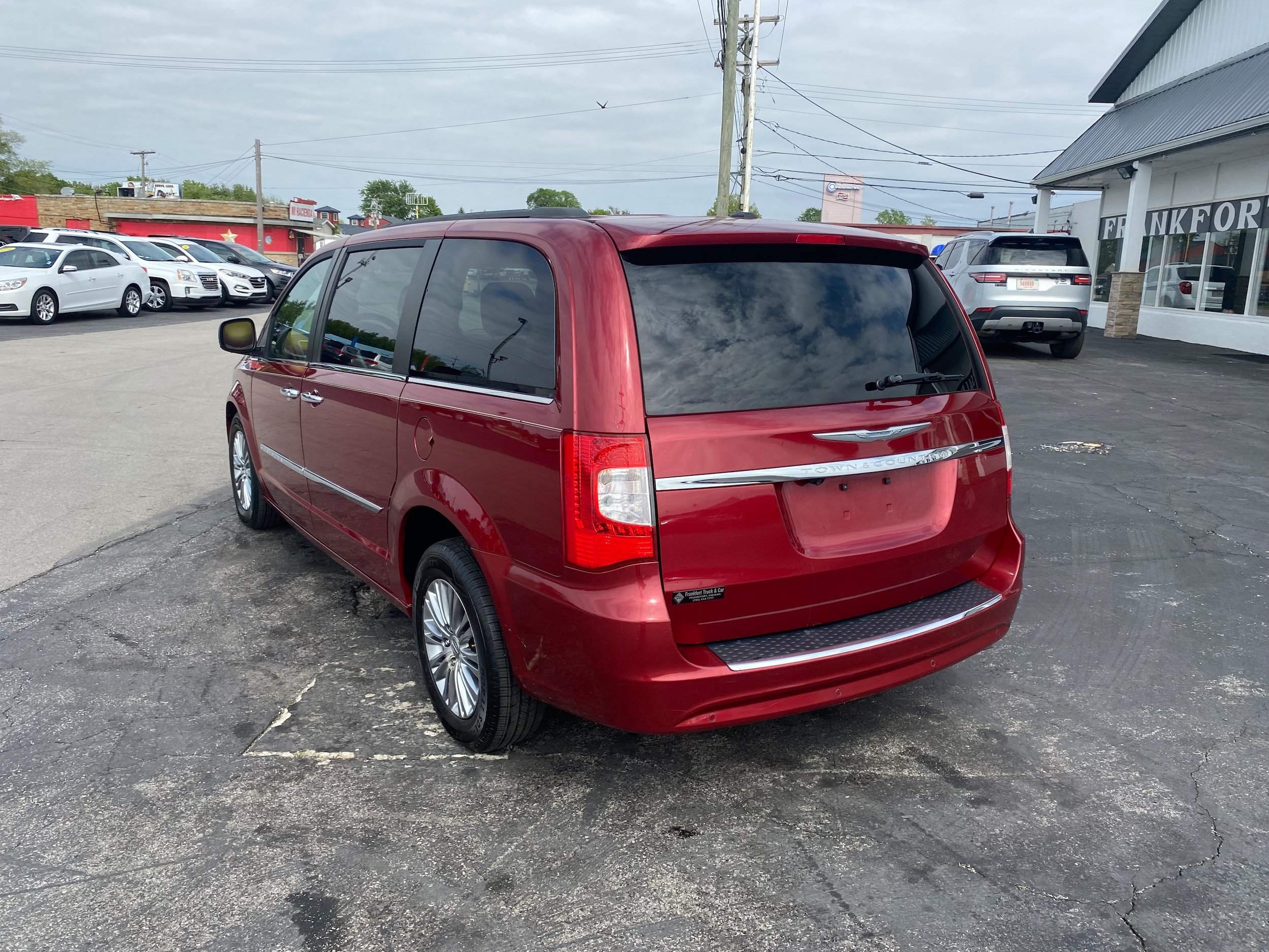 Used 2013 Chrysler Town & Country Touring-L w/ Driver Convenience Group FWD image 7