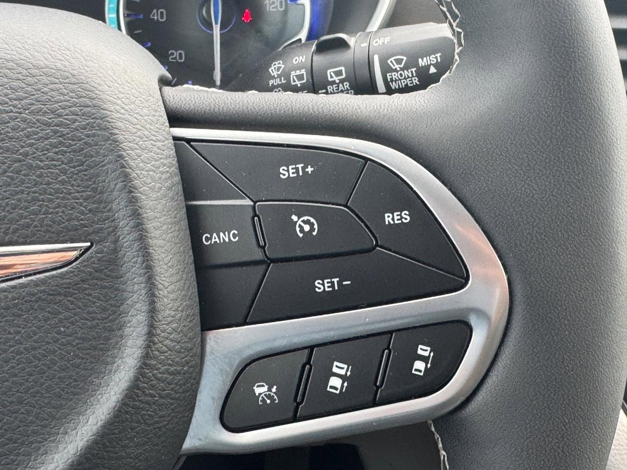 Used 2024 Chrysler Pacifica Touring-L image 25