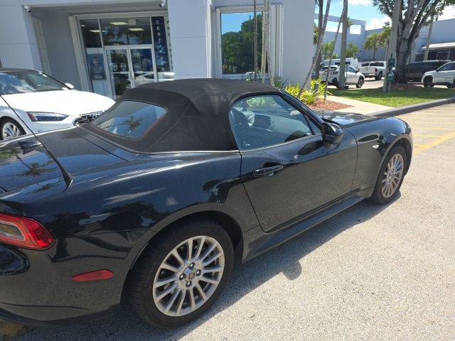 Used 2020 FIAT 124 Spider Classica w/ Technology Group RWD image 4