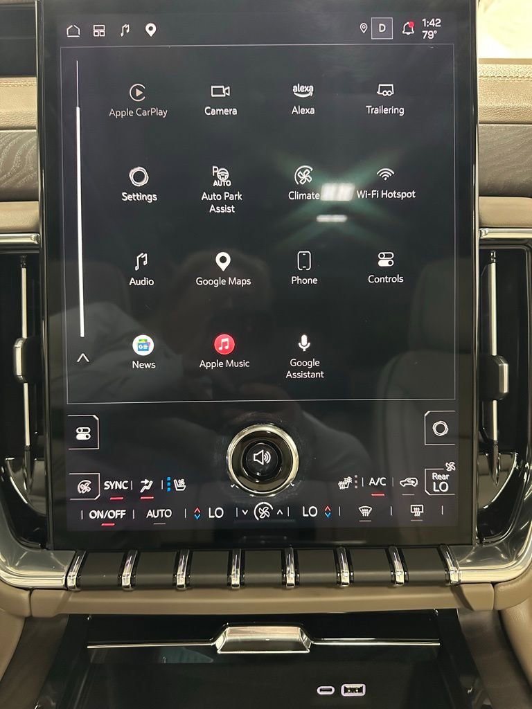 Used 2025 GMC Yukon XL Denali w/ Sun & Power Step Package AWD/4WD image 28