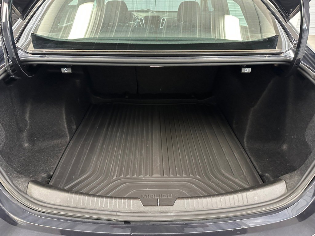 Used 2022 Chevrolet Malibu RS image 21