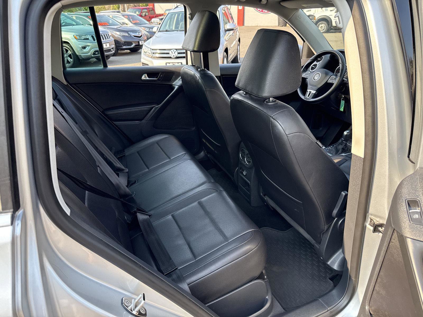 Used 2011 Volkswagen Tiguan SE image 19