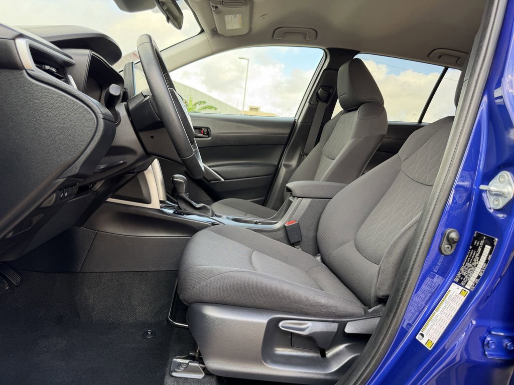 Used 2025 Toyota Corolla Cross LE FWD image 27