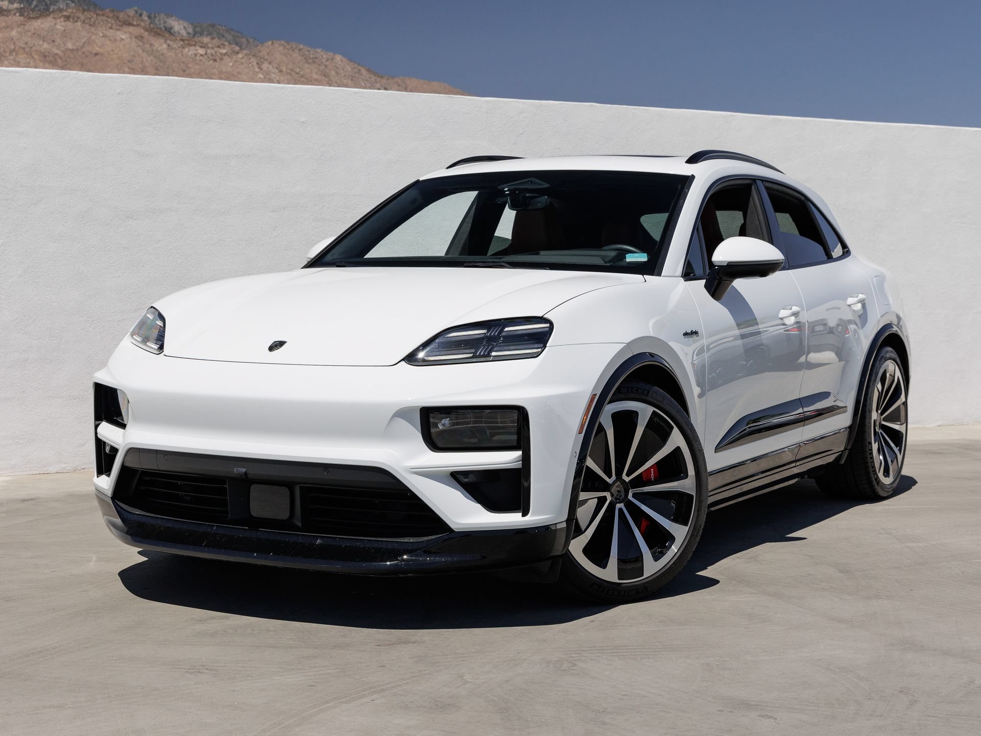 Certified 2025 Porsche Macan Turbo Electric AWD/4WD image 1