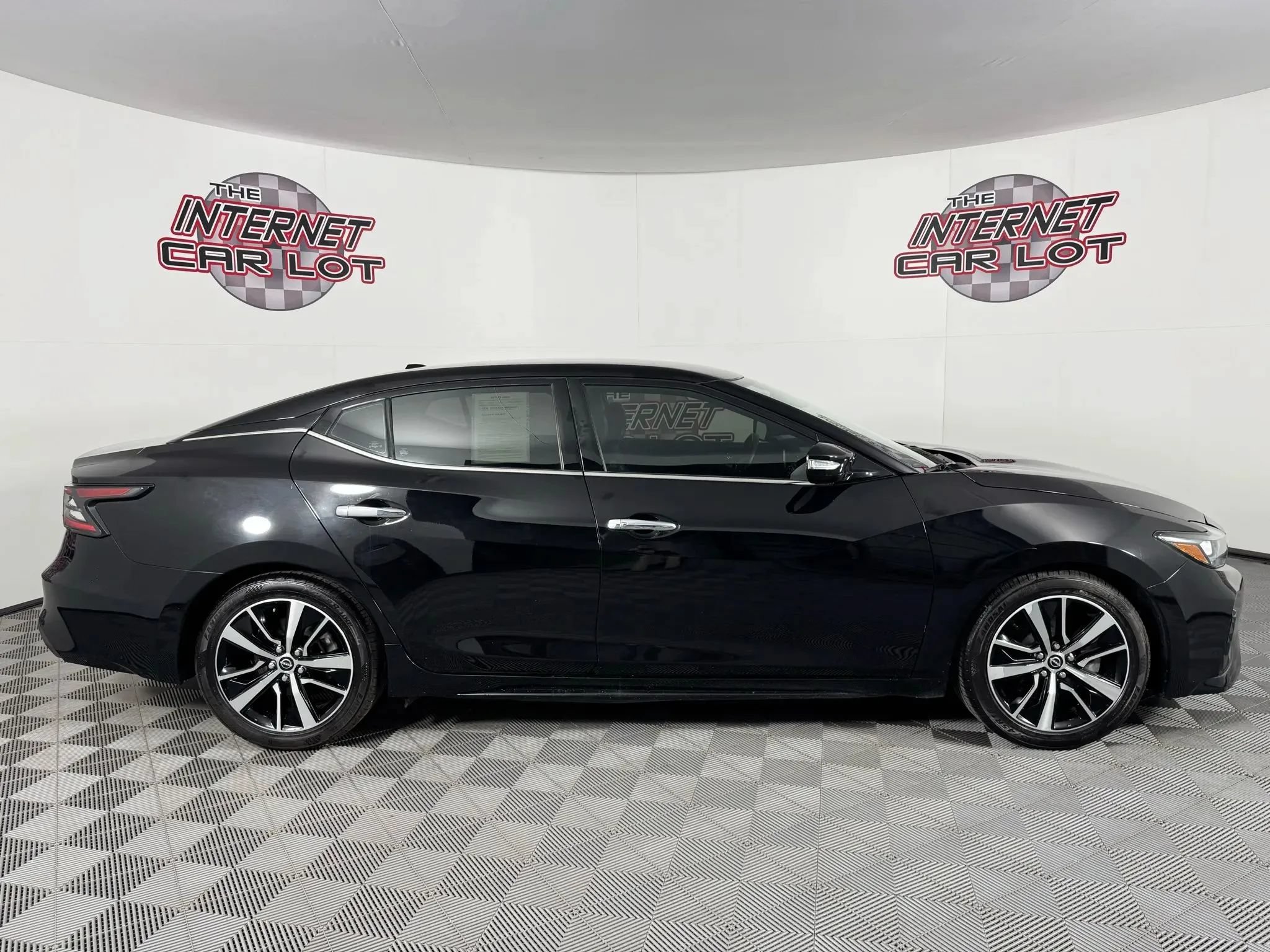 Used 2023 Nissan Maxima SV w/ Floor Mat Group FWD image 8