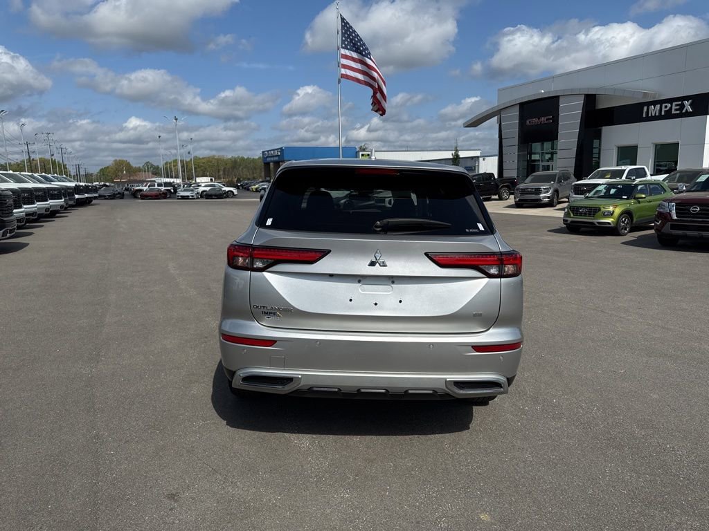 Used 2022 Mitsubishi Outlander SE image 4