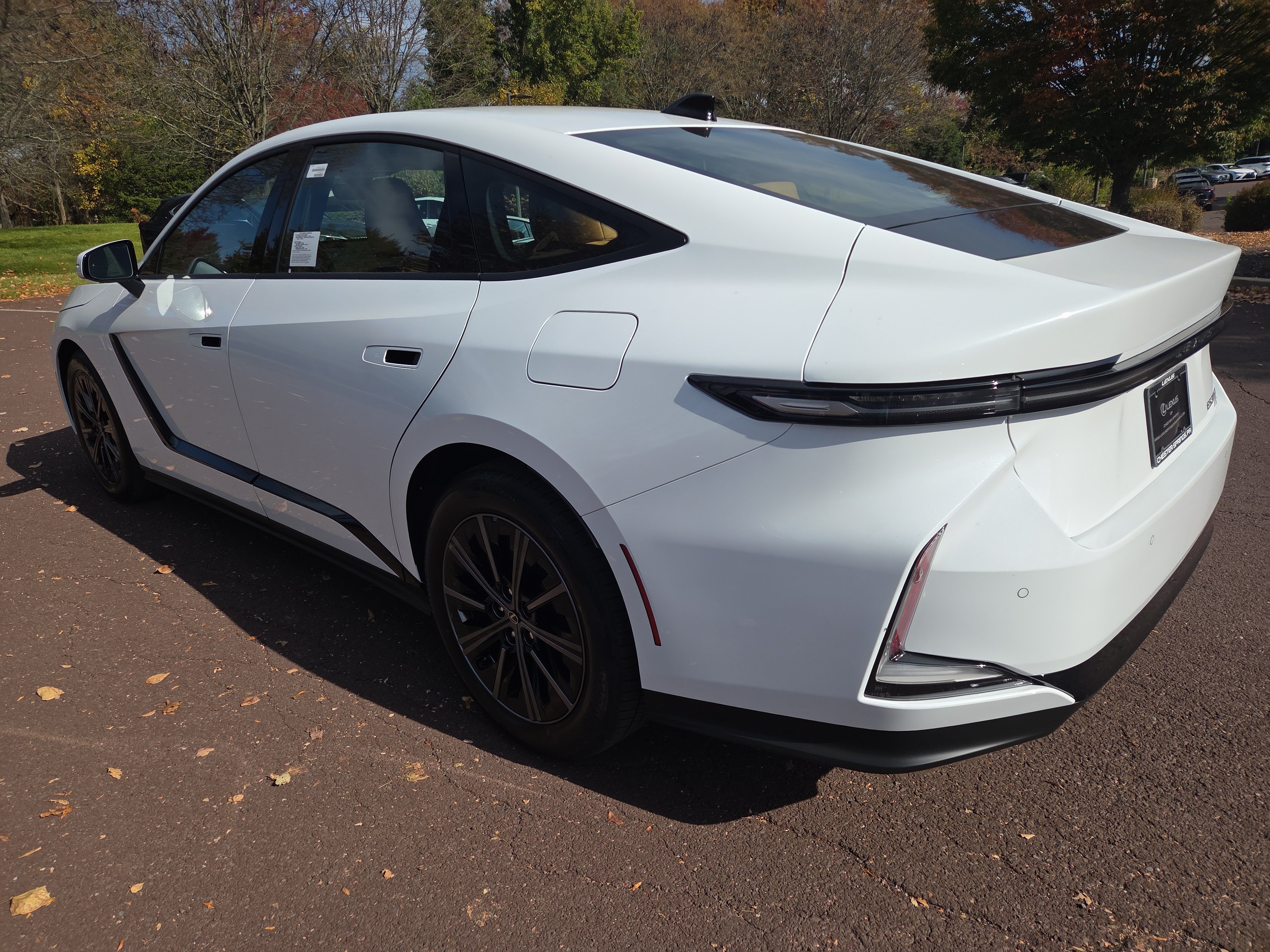 New 2026 Lexus ES 350h AWD w/ Convenience Package image 4