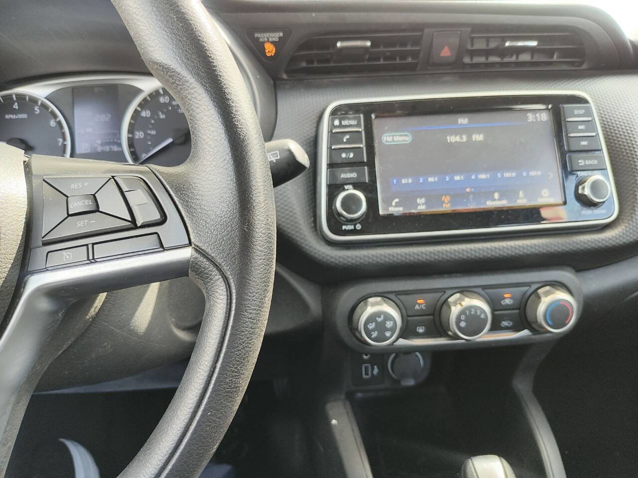 Used 2022 Nissan Kicks S FWD image 33