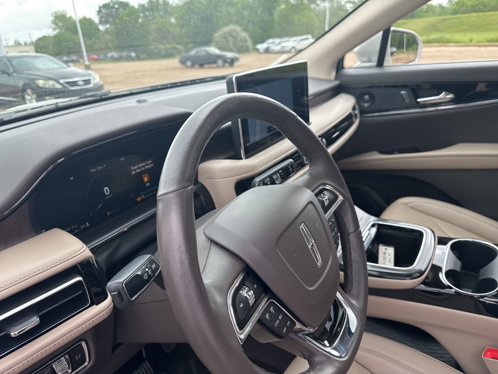 Used 2023 Lincoln Nautilus Reserve w/ Luxury Package image 18