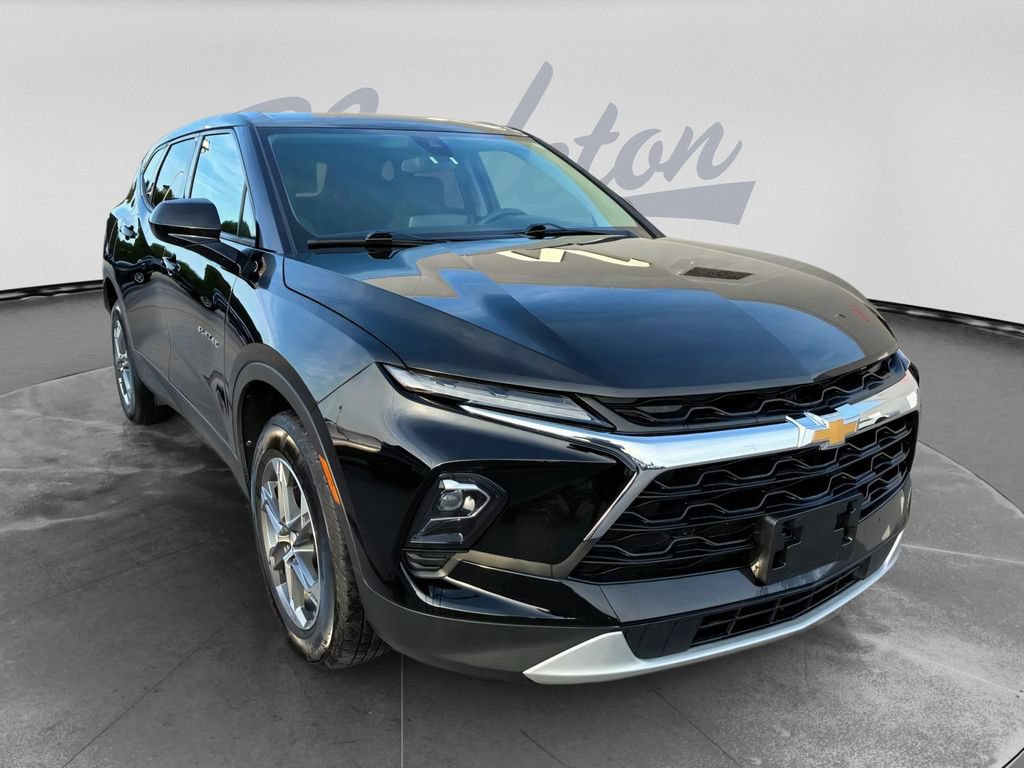 Used 2025 Chevrolet Blazer LT AWD/4WD image 1