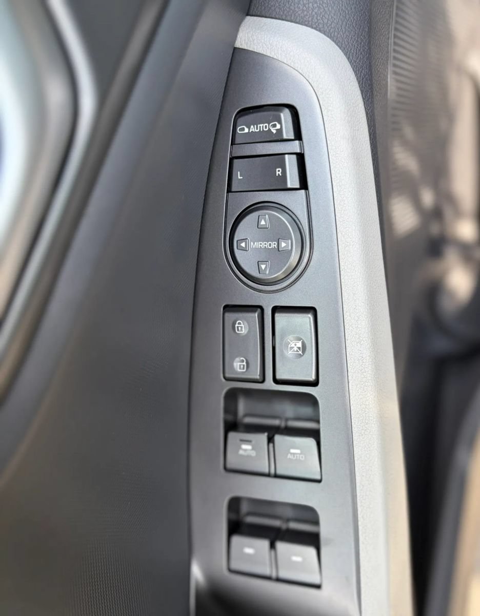Used 2022 Hyundai Ioniq Limited FWD image 26
