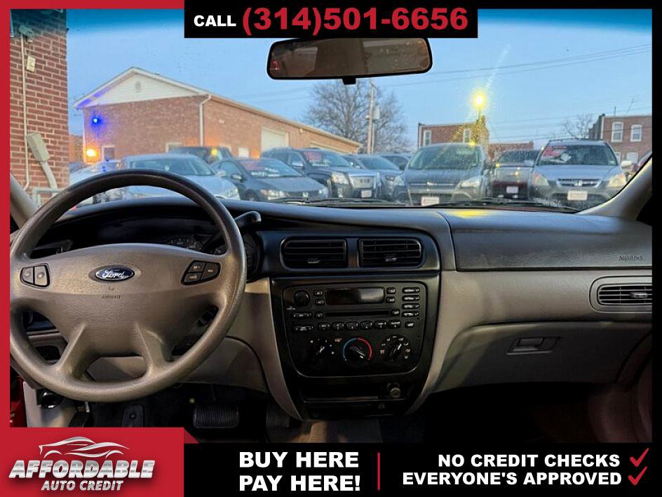 Used 2002 Ford Taurus SE image 2