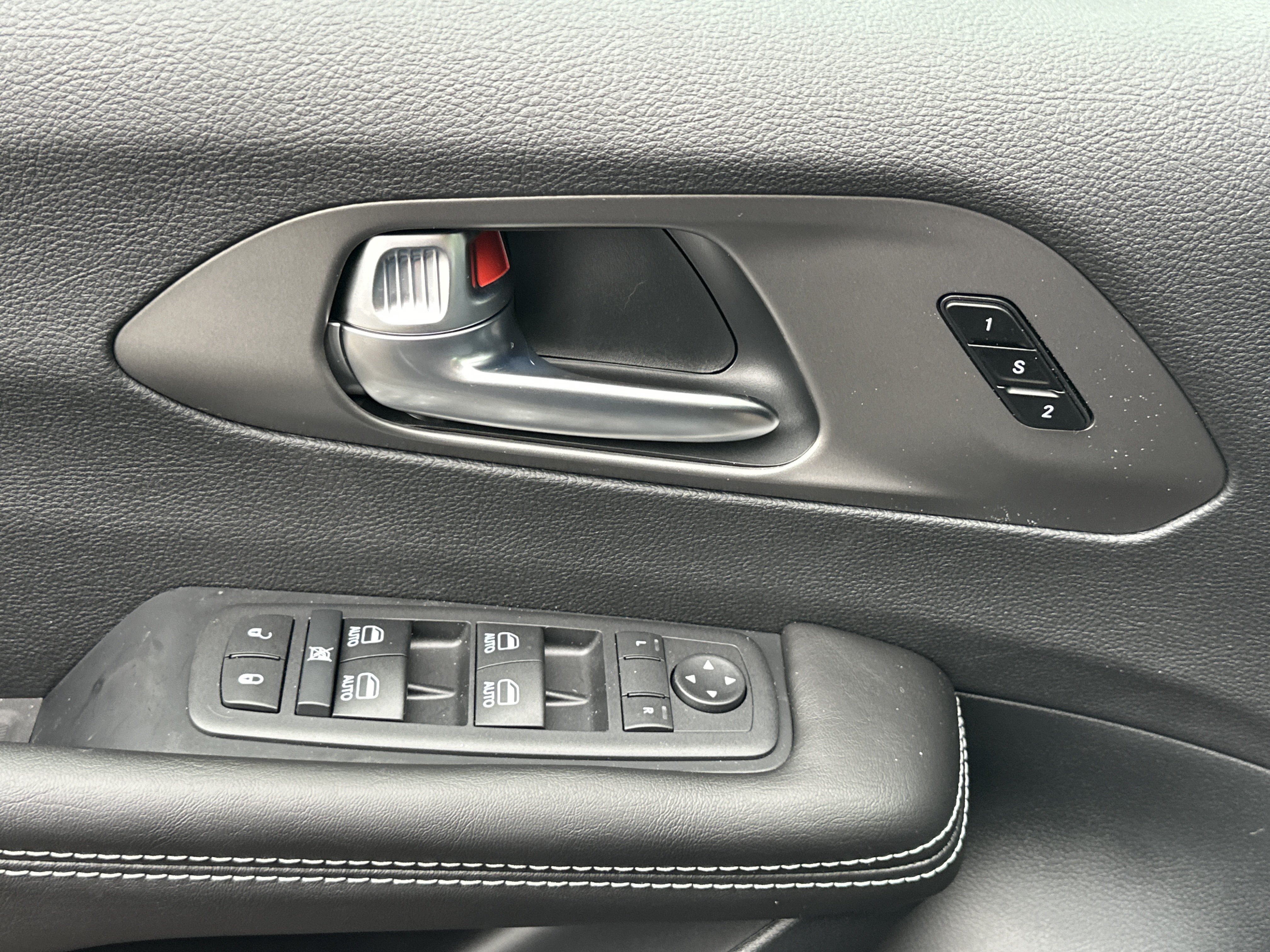 New 2027 Chrysler Pacifica Select w/ Family Tech Group FWD image 12