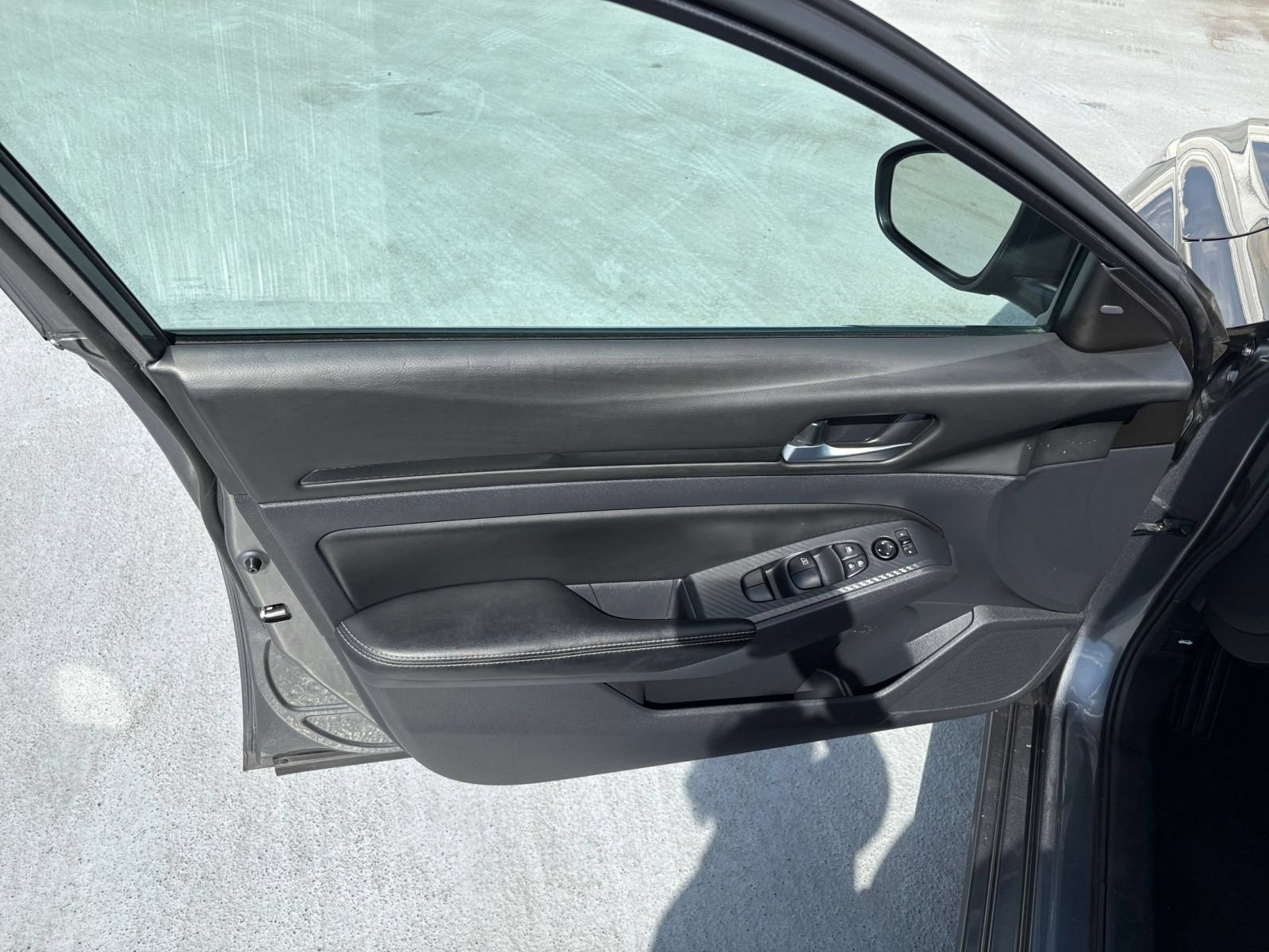Used 2025 Nissan Altima 2.5 SV FWD image 18