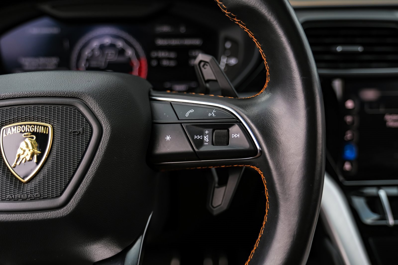 Used 2020 Lamborghini Urus image 16