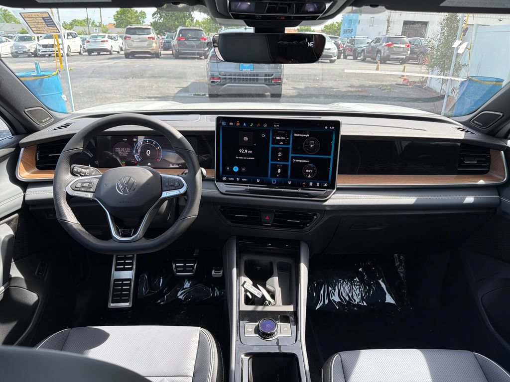 New 2026 Volkswagen Tiguan SEL R-Line AWD/4WD image 13