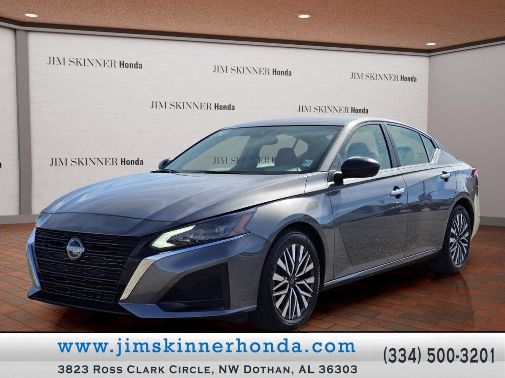 Used 2024 Nissan Altima 2.5 SV image 1
