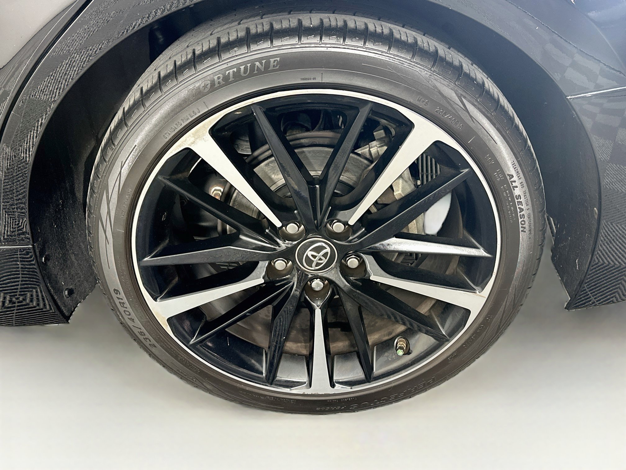 Used 2019 Toyota Camry XSE FWD image 11