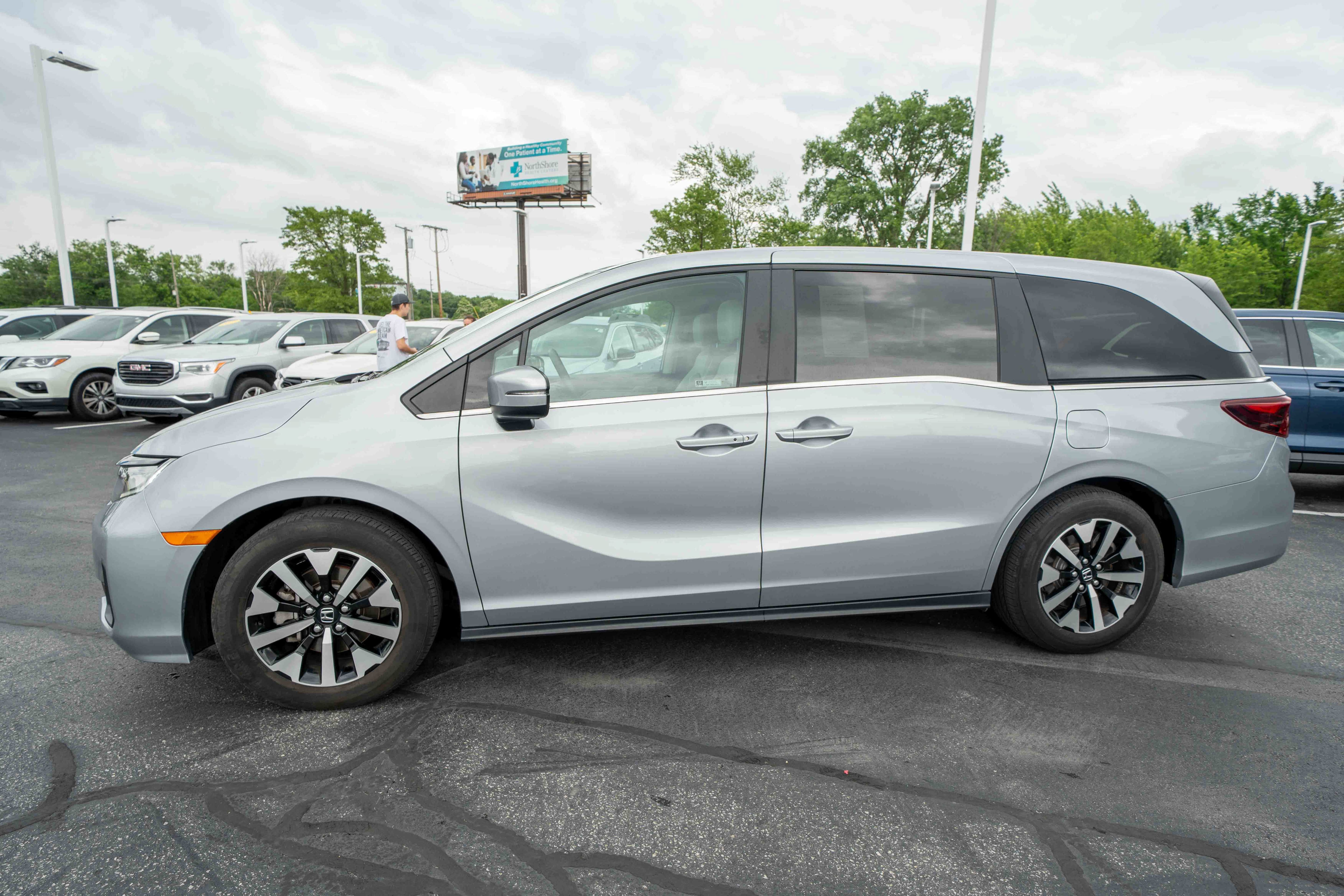 Used 2025 Honda Odyssey EX-L image 3