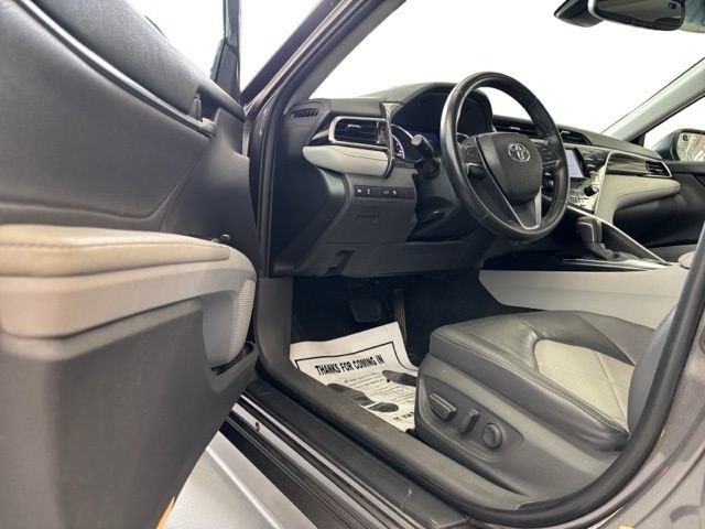 Used 2018 Toyota Camry XLE FWD image 8