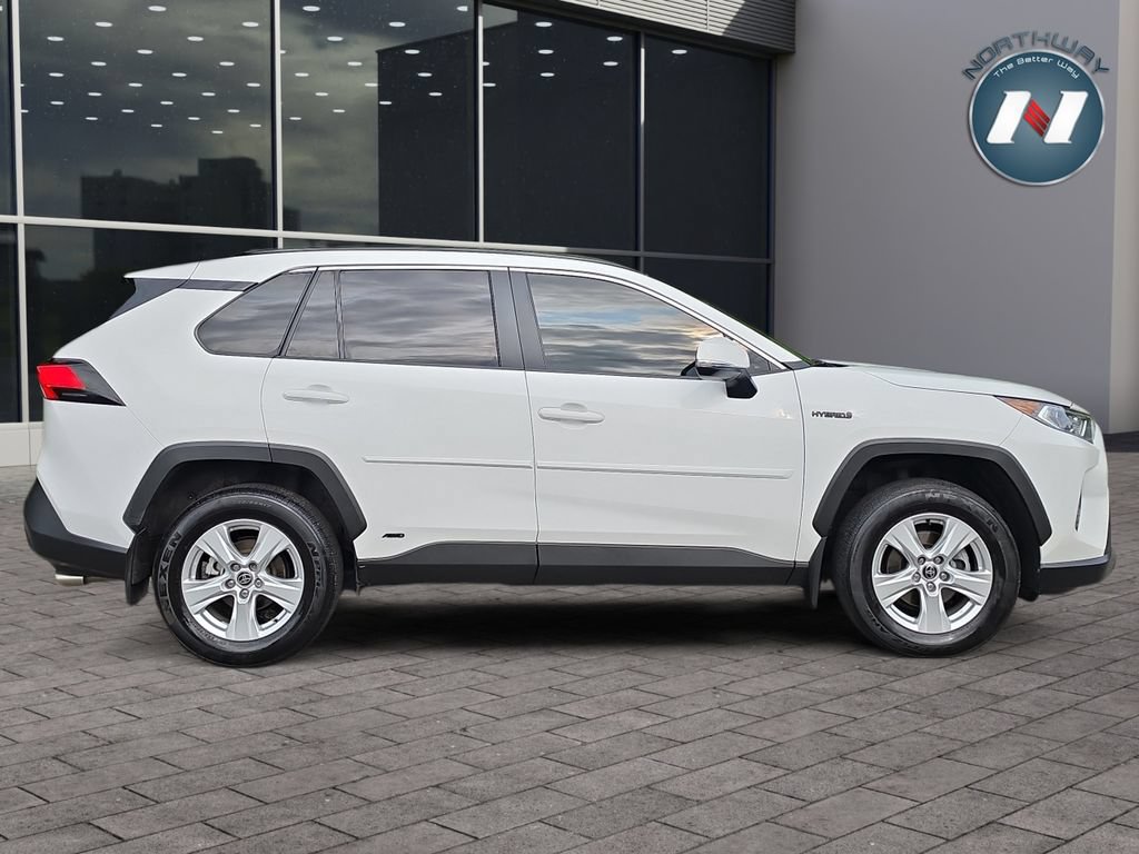 Used 2021 Toyota RAV4 XLE w/ XLE Grade Weather Package AWD/4WD image 6