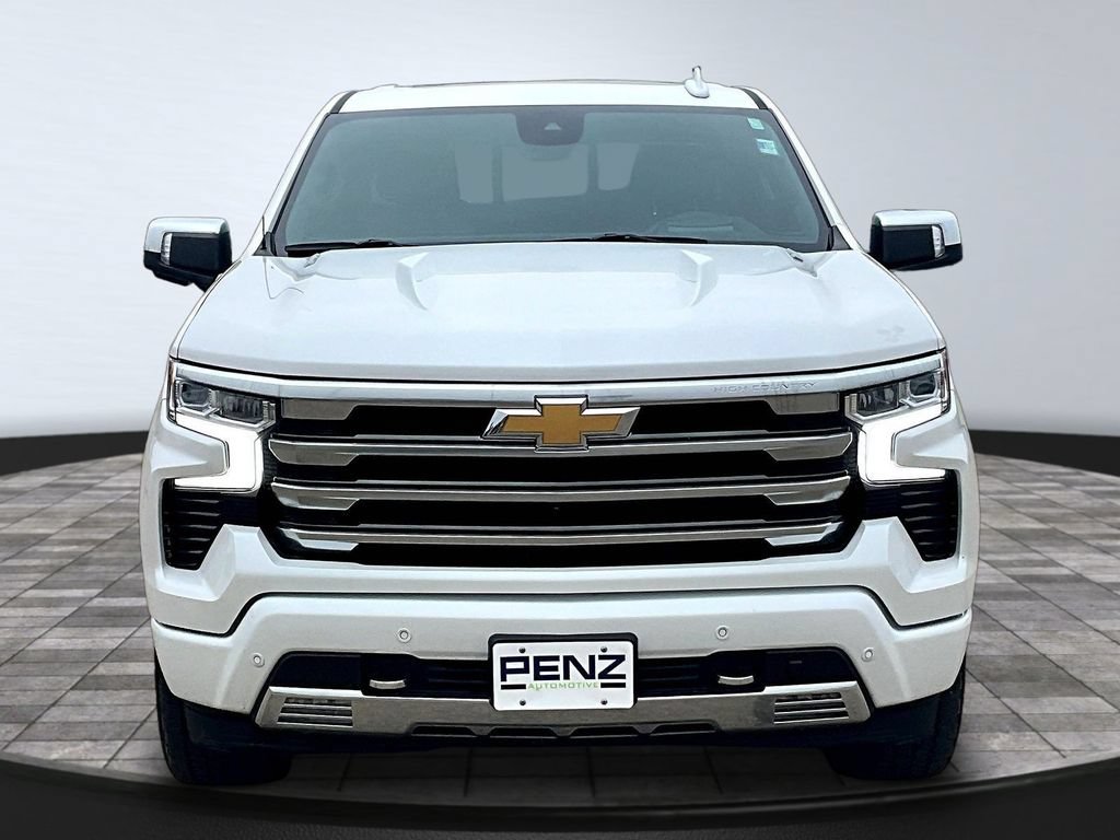 Used 2024 Chevrolet Silverado 1500 High Country w/ High Country Premium Package AWD/4WD image 2