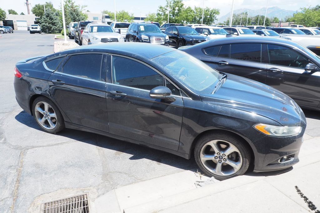 Used 2016 Ford Fusion SE w/ Equipment Group 201A FWD image 2