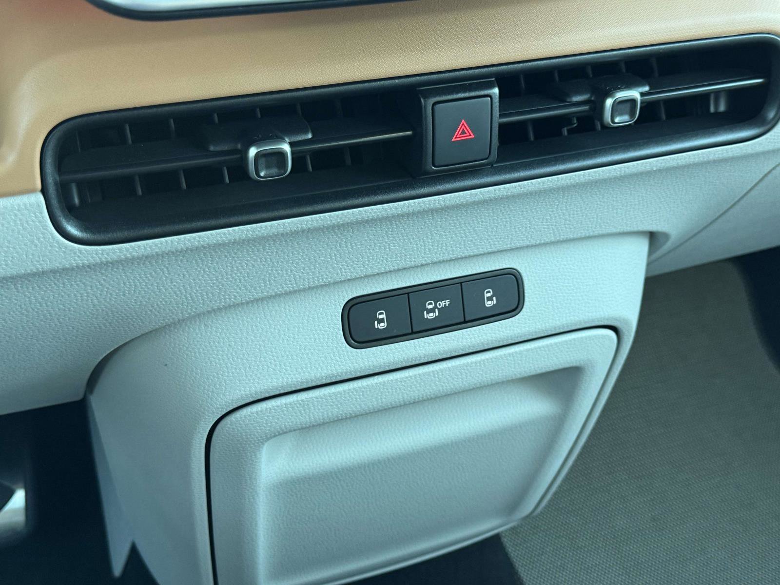 Certified 2025 Volkswagen ID. Buzz 1st Edition image 24