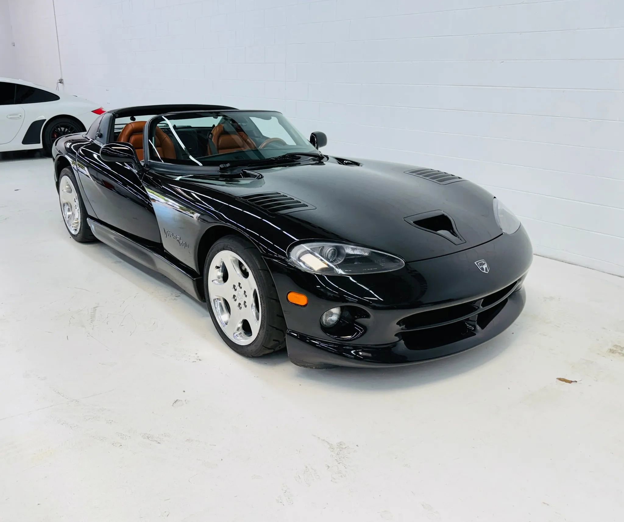 Used 2000 Dodge Viper RT/10 image 11