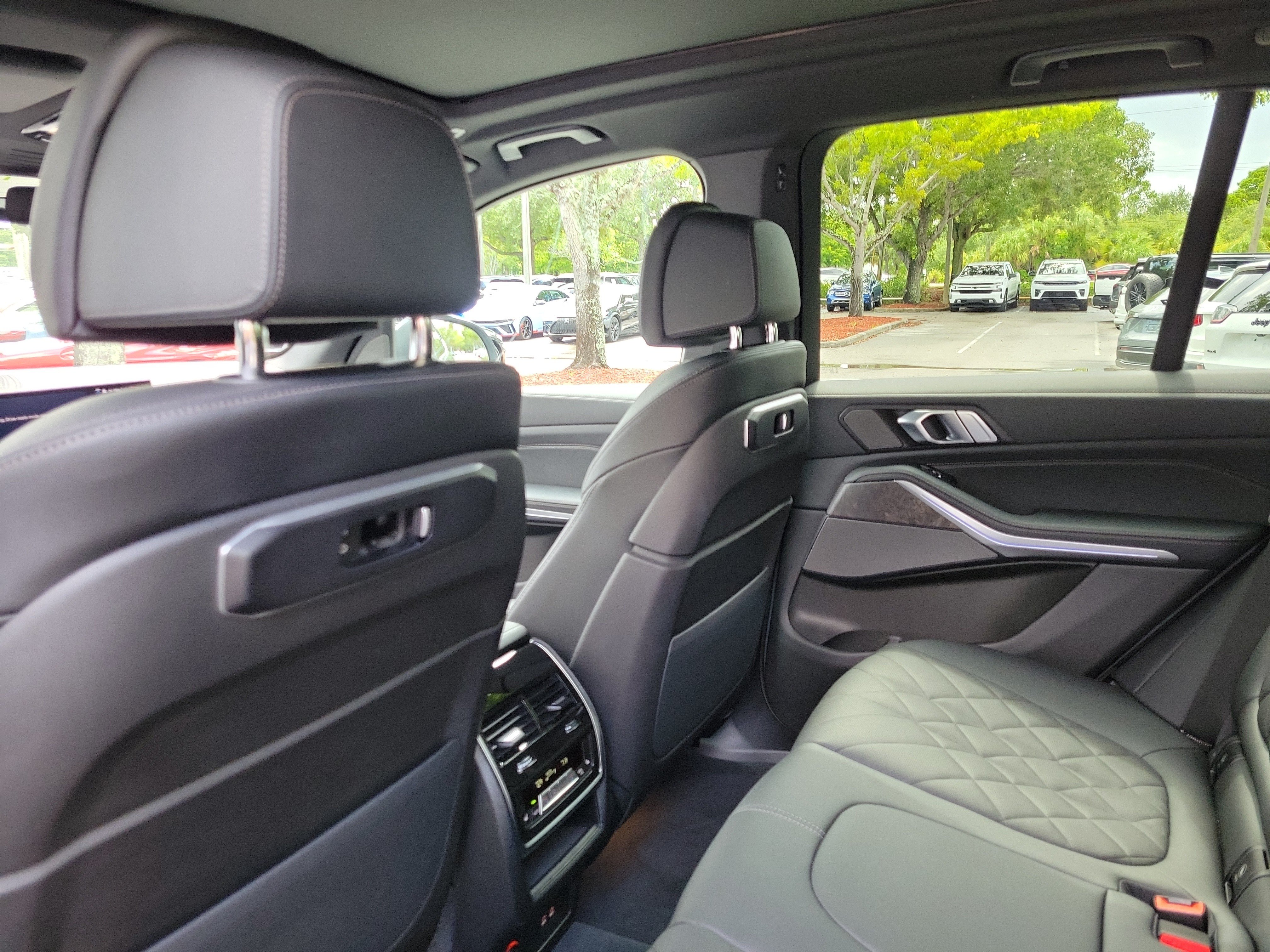 Certified 2025 BMW X5 sDrive40i w/ Climate Comfort Package RWD image 9