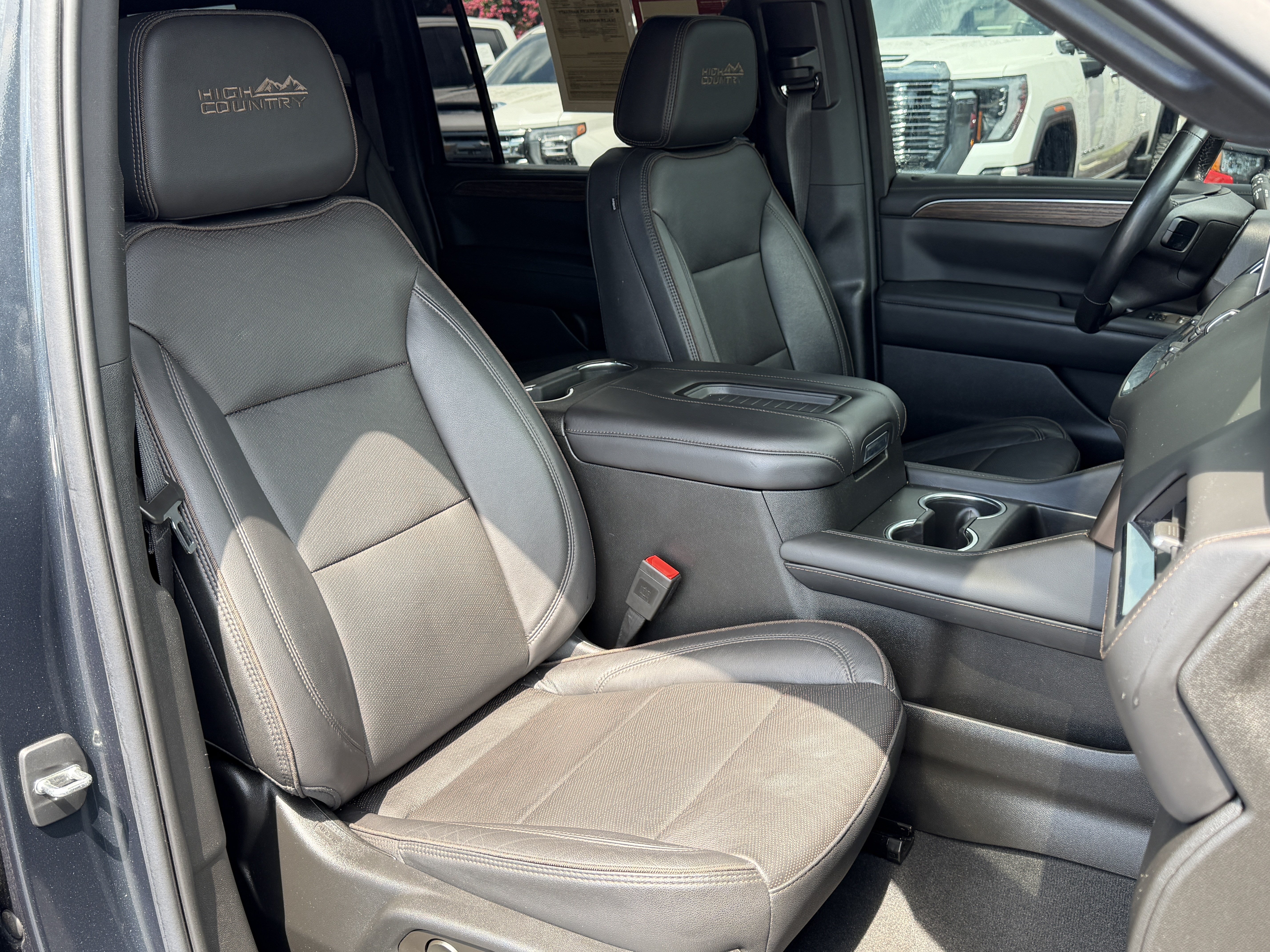 Used 2022 Chevrolet Suburban High Country AWD/4WD image 35
