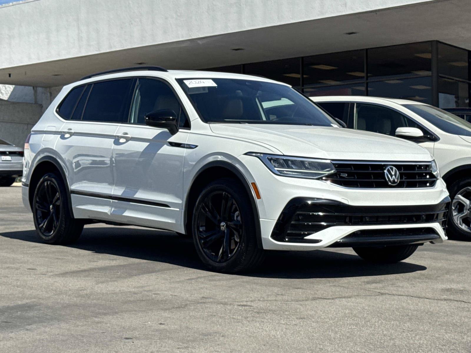 Certified 2024 Volkswagen Tiguan SE R-Line FWD image 7
